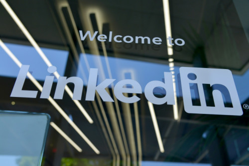 LinkedIn teste-t-il un flux de video similaires à TikTok?