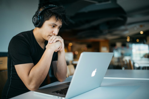 Devenir Bilingue Grâce à l'Intelligence Artificielle : Un Guide DIY
