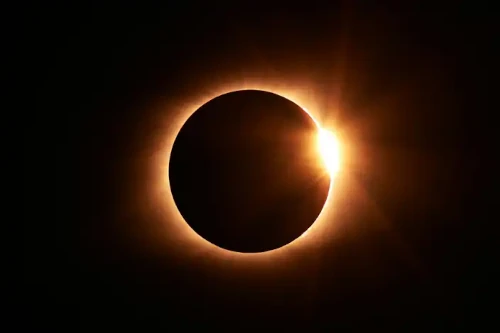 Pourquoi les astronautes de l'ISS ne sauront pas où regarder pour la prochaine eclipse solaire?